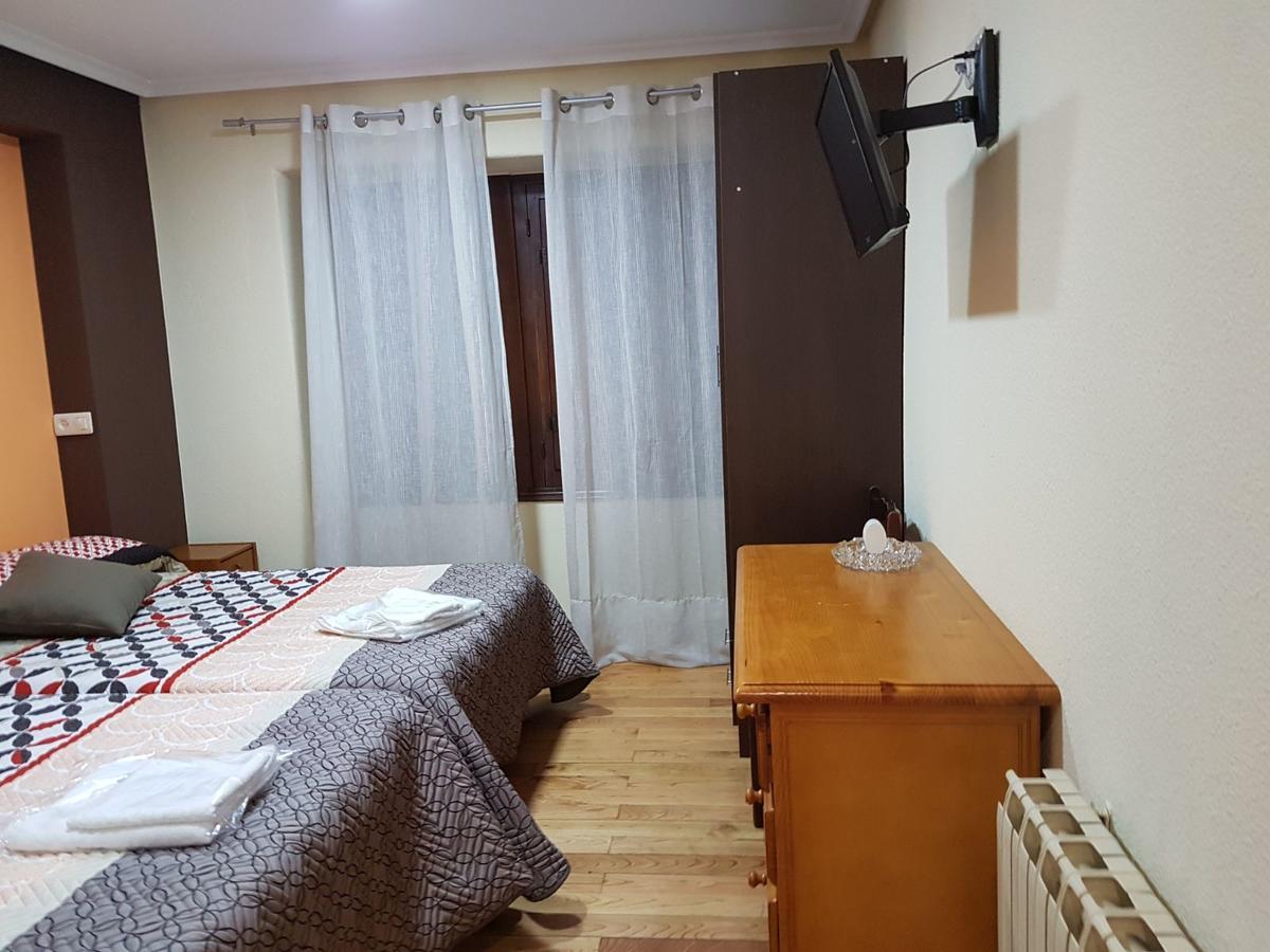 Hostal Los Nogales Кангас-дель-Нарсеа Экстерьер фото